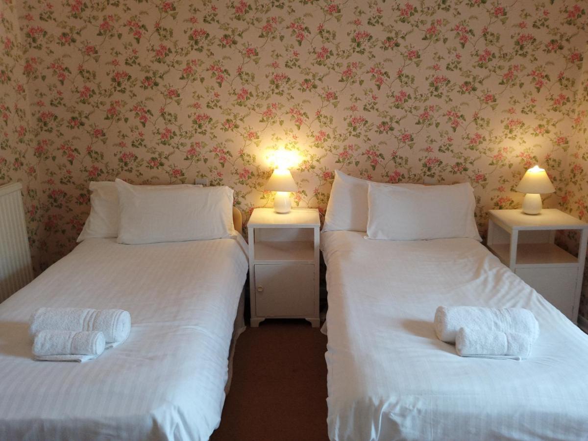 Blue Bell Hotel Белфърд Екстериор снимка