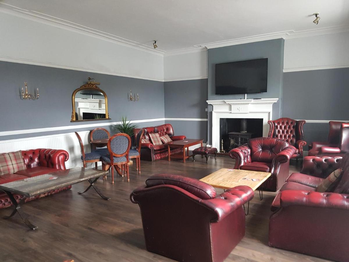 Blue Bell Hotel Белфърд Екстериор снимка