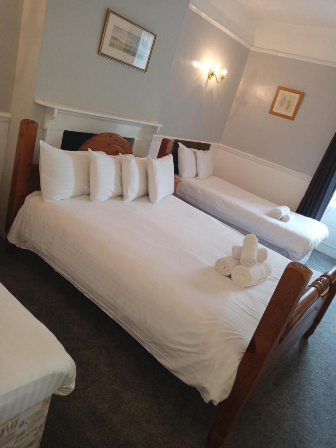Blue Bell Hotel Белфърд Екстериор снимка
