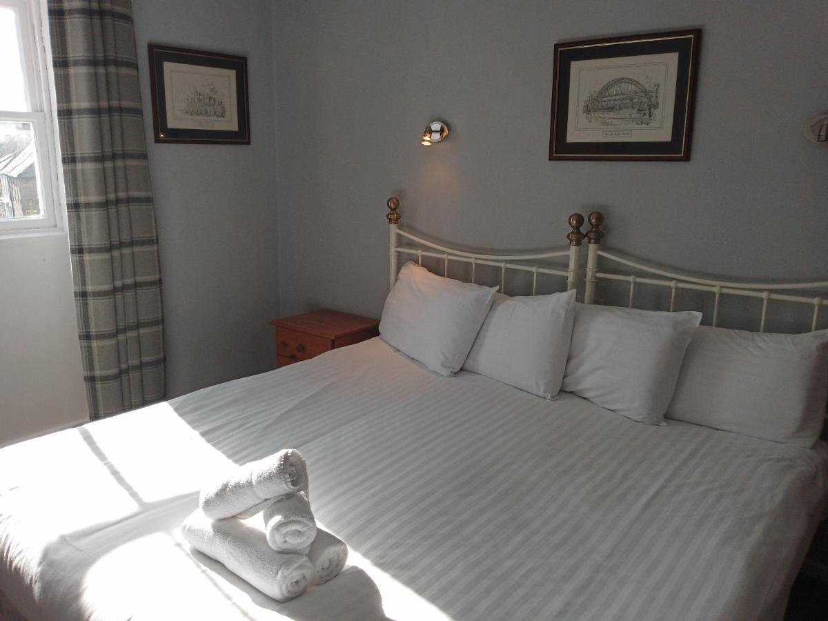 Blue Bell Hotel Белфърд Екстериор снимка