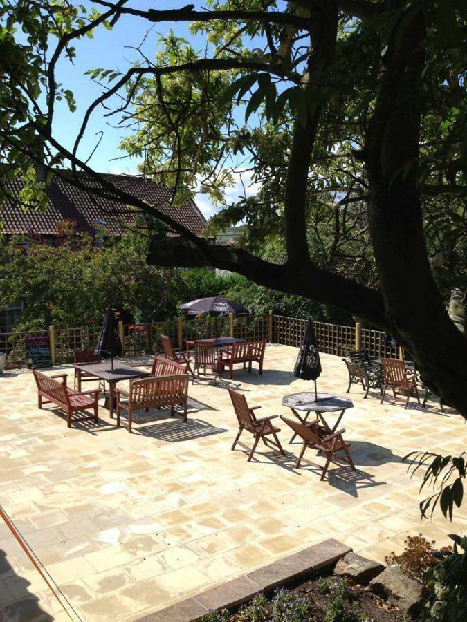 Blue Bell Hotel Белфърд Екстериор снимка