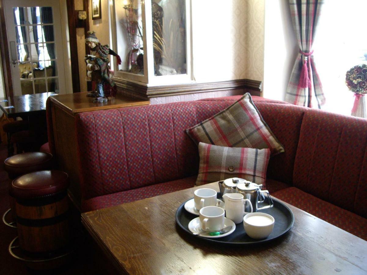 Blue Bell Hotel Белфърд Екстериор снимка
